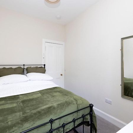 Edinburgh Holyrood Park Views Apartment ภายนอก รูปภาพ