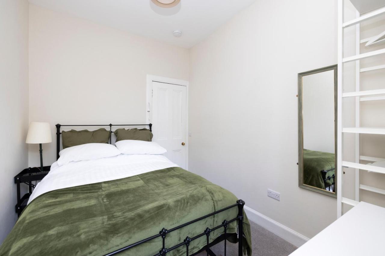 Edinburgh Holyrood Park Views Apartment ภายนอก รูปภาพ