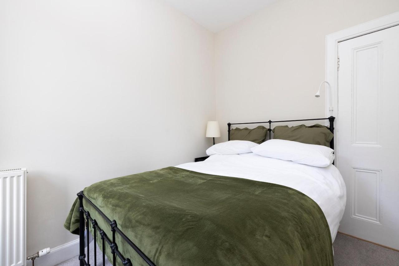 Edinburgh Holyrood Park Views Apartment ภายนอก รูปภาพ